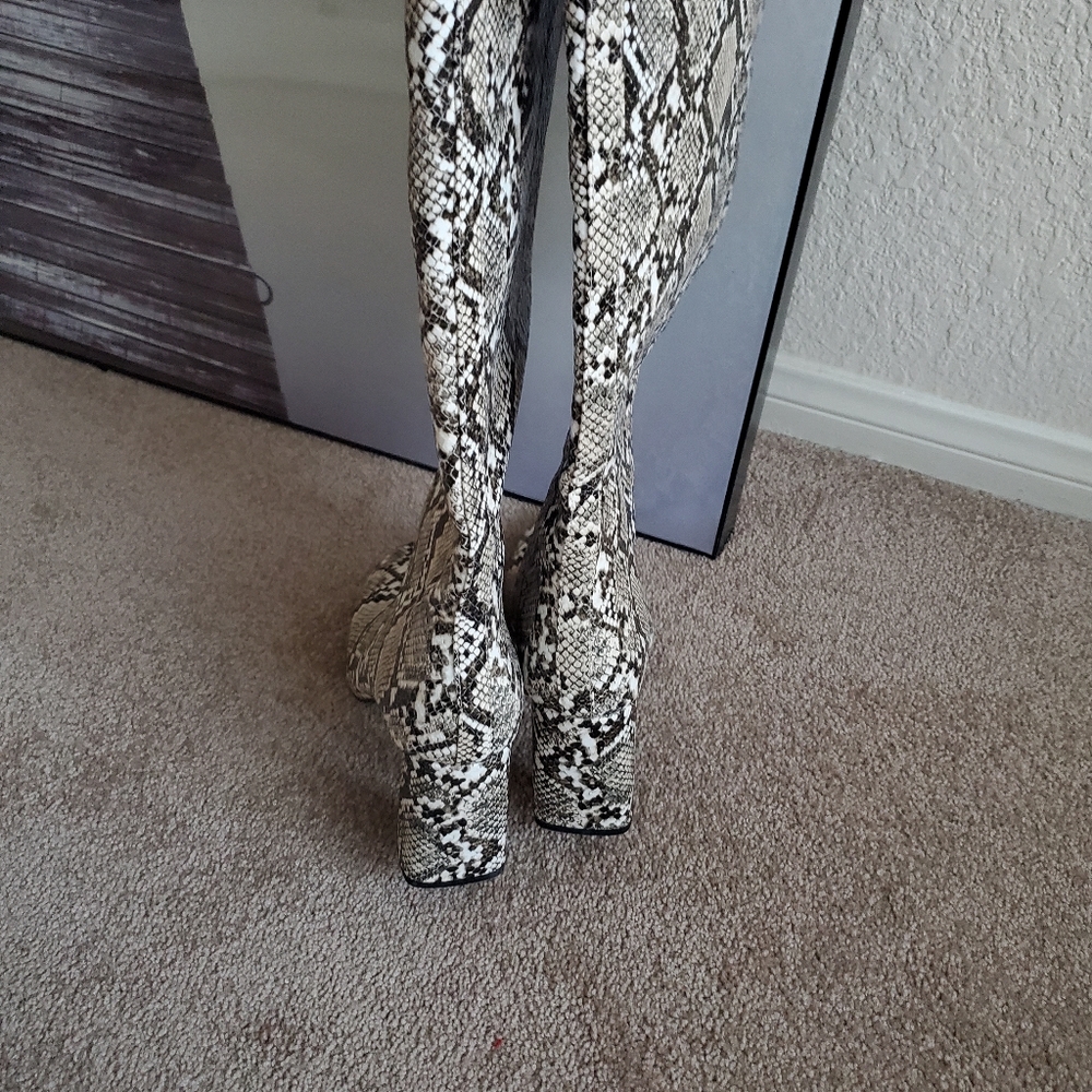 Last one! Zara * Snakeskin Print Knee High Heeled Boots - Picture 15 of 16